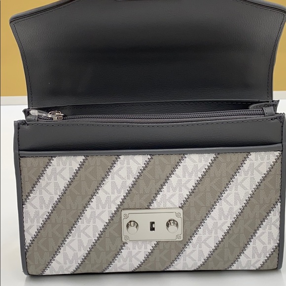 MICHAEL KORS ROSE MEDIUM FLAP SHOULDER PEARL GRAY - Picture 8 of 16